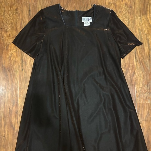 Black and Gold Short Sleeve Dress Women’s Size 18 - Picture 3 of 8